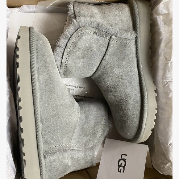 UGG NIB Classic Mini Fluff High-Low  size 5 - Picture 5 of 7